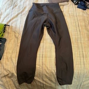 ALO shiny 7/8 workout tight in medium - color grey